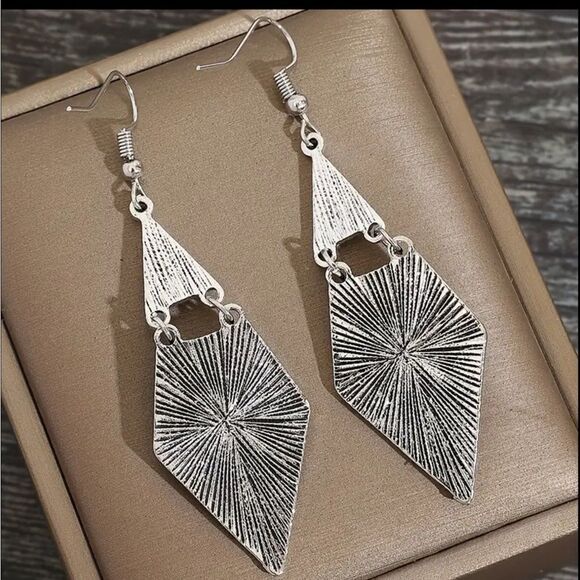 🪷Lightweight SilverTone Turquoise Boho Hook Drop Earrings - Picture 7 of 16